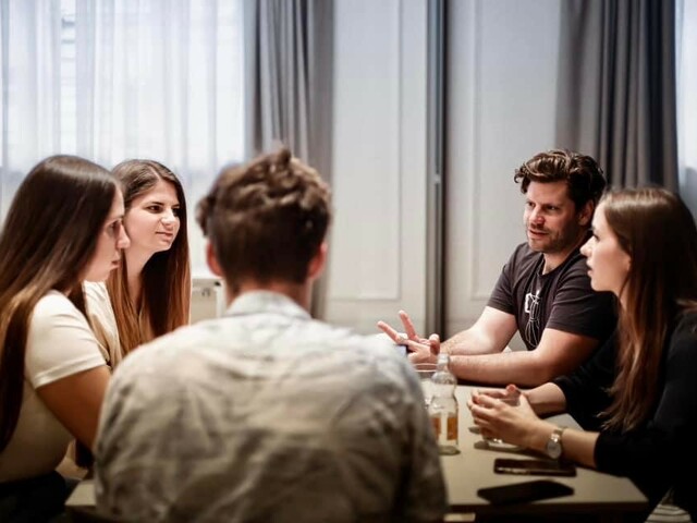 Z generációsok találkoznak nagymenőkkel egy különleges mentorprogramban!
