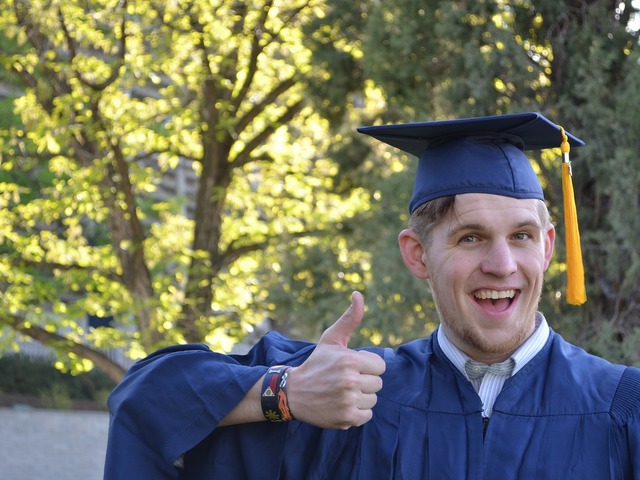 Közjogi méltóságok, milliárdosok diploma nélkül