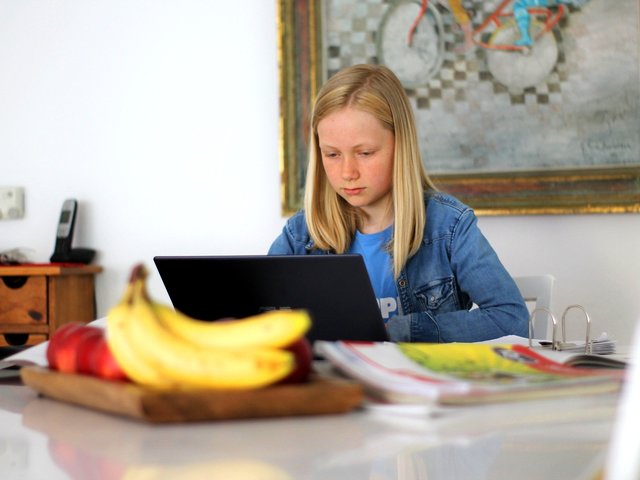 A digitális oktatás hatásai az általános iskolások körében - Hogyan segíthetünk nekik?