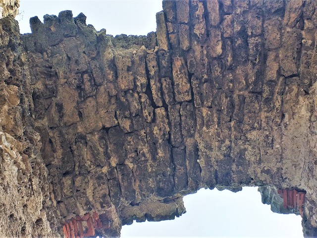 A szikla (Gondolatok a Vitányvárban)