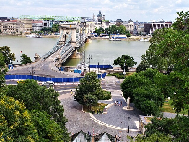 A Clark Ádám tér