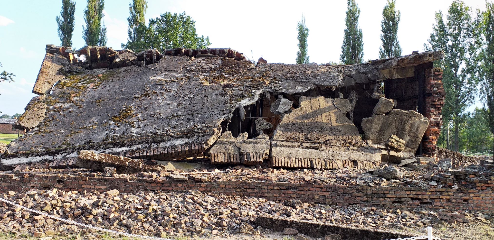 2019_08_19_birkenau_a_krematoriumok_romjai_7.jpg