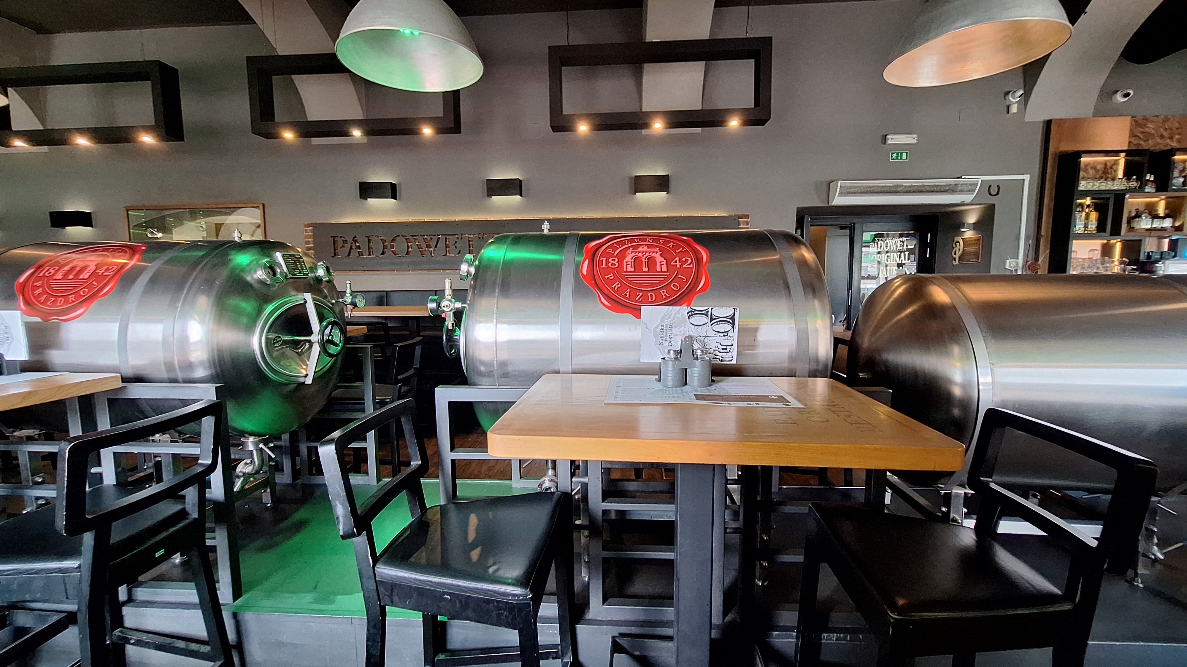 31_padowetz_original_restaurant_pub_2.jpg