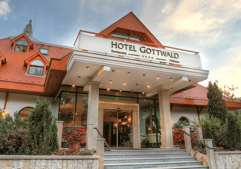 hotel-bejarat-fooldal-fejlec-hotel-gottw-tata.png