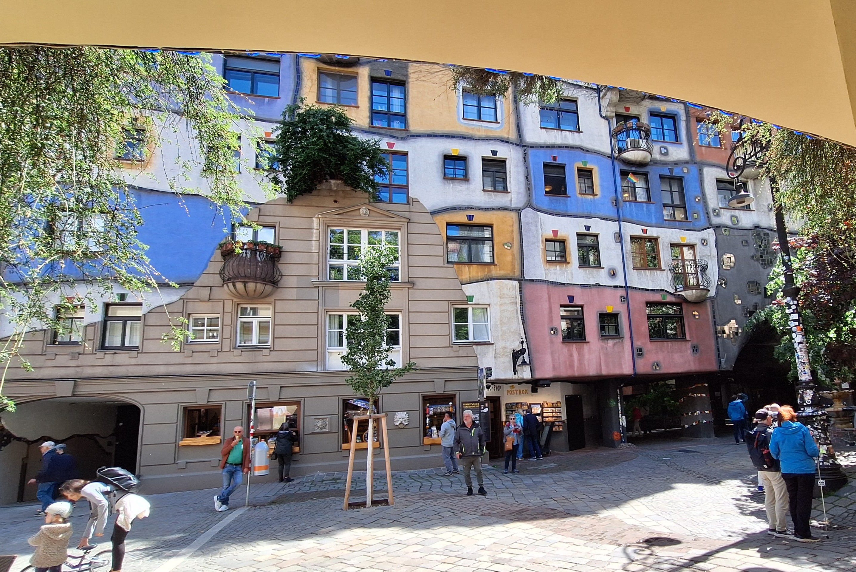 hundertwaaser_haus_5.jpg