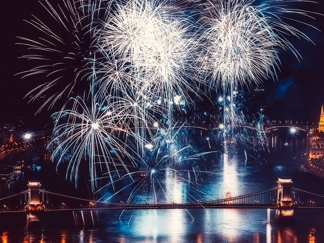 A magyarok és a tűzijáték: hagyomány, közösség, élmény