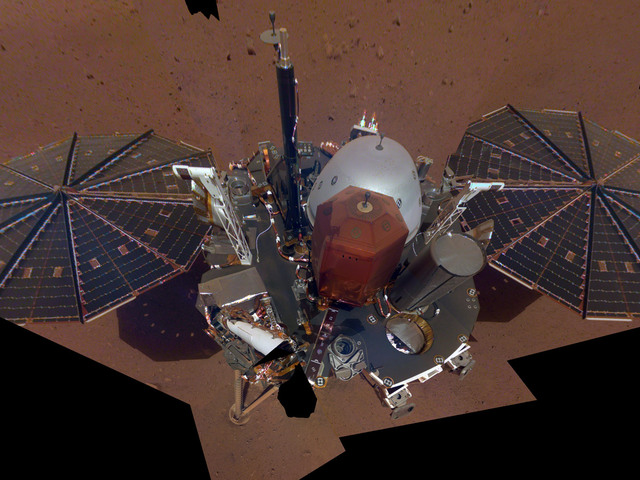 Elkészítette első szelfijét az InSight űrszonda a Marson