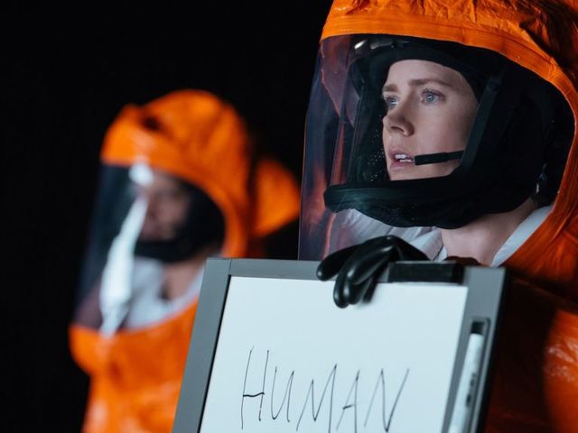 Arrival, avagy a nyelvészek érkezése és a jövő emlékei