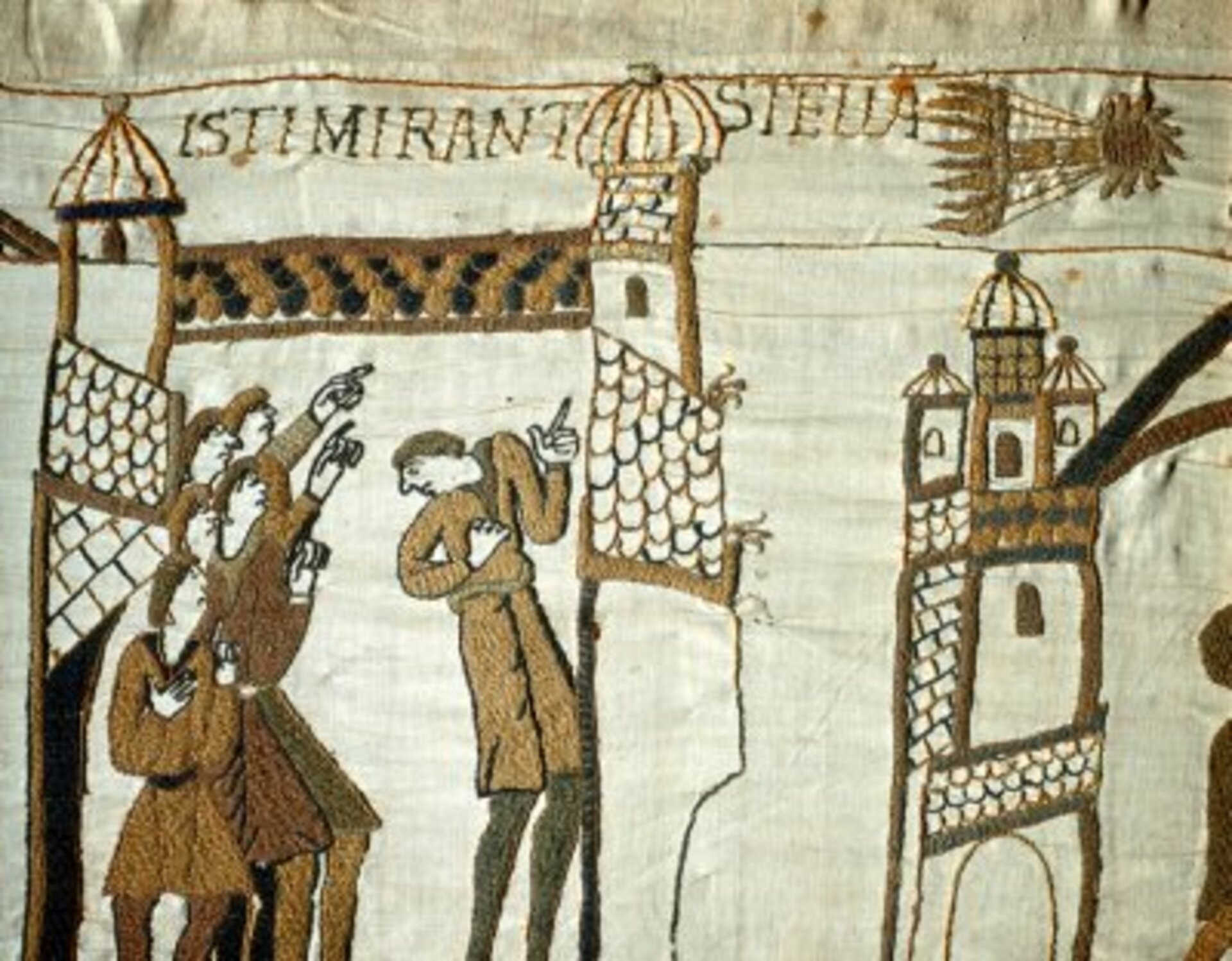 comet_halley_depicted_on_the_bayeux_tapestry_pillars.jpg