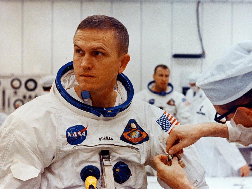 frank_borman_suiting_up_on_launch_day.jpg