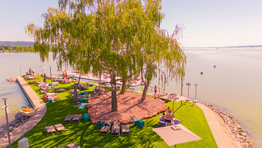 Helikon: Nyár, Balaton, kikapcsolódás