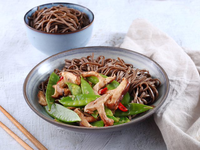 Shiitake gombás-cukorborsós stir fry
