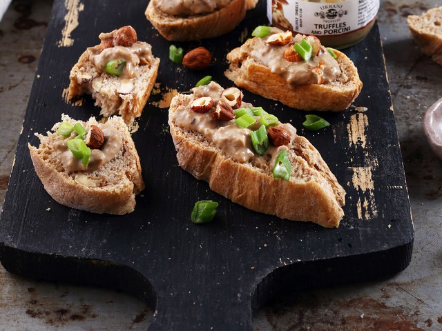 Szarvasgombás crostini