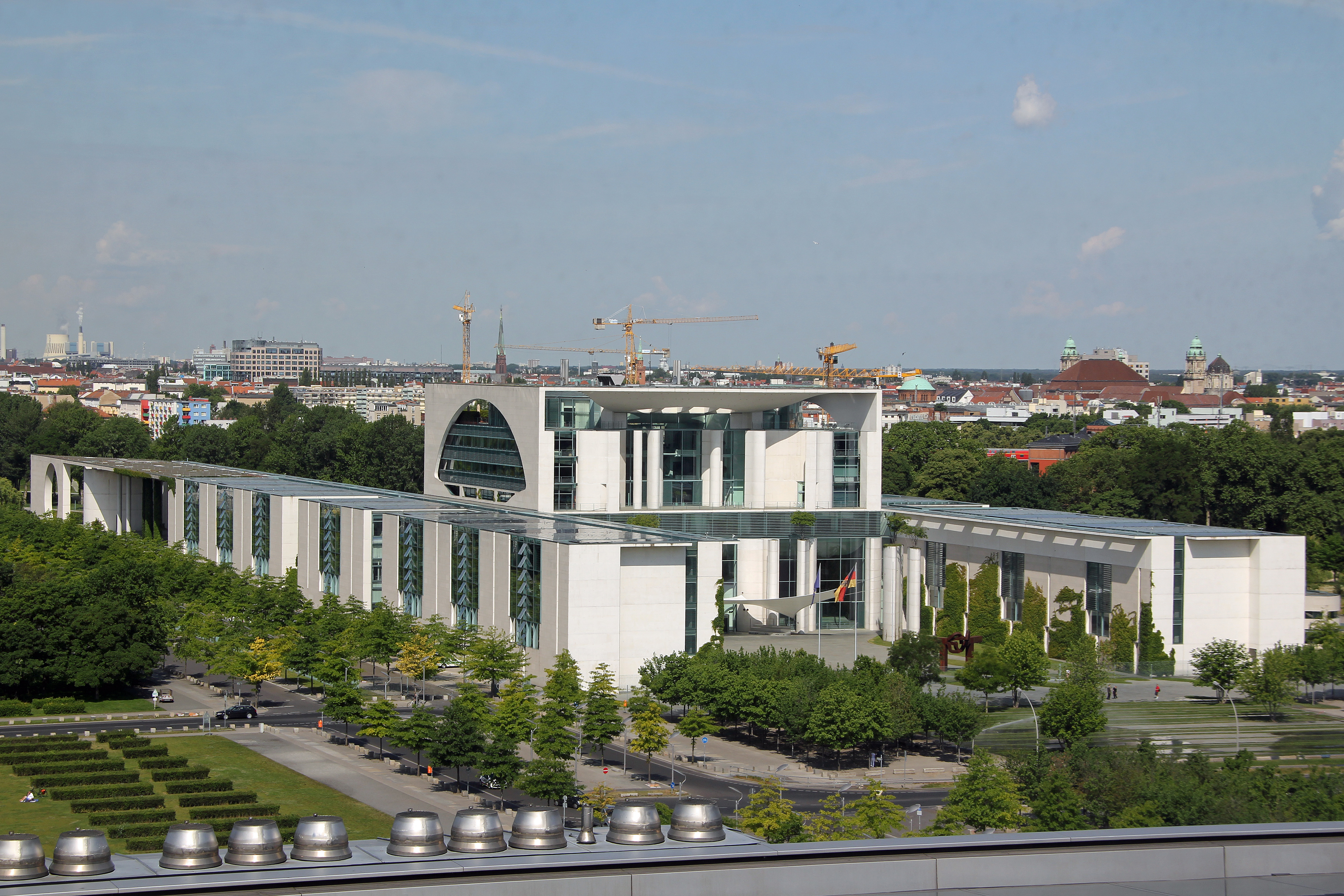 bundeskanzleramt_berlin_2012.jpg