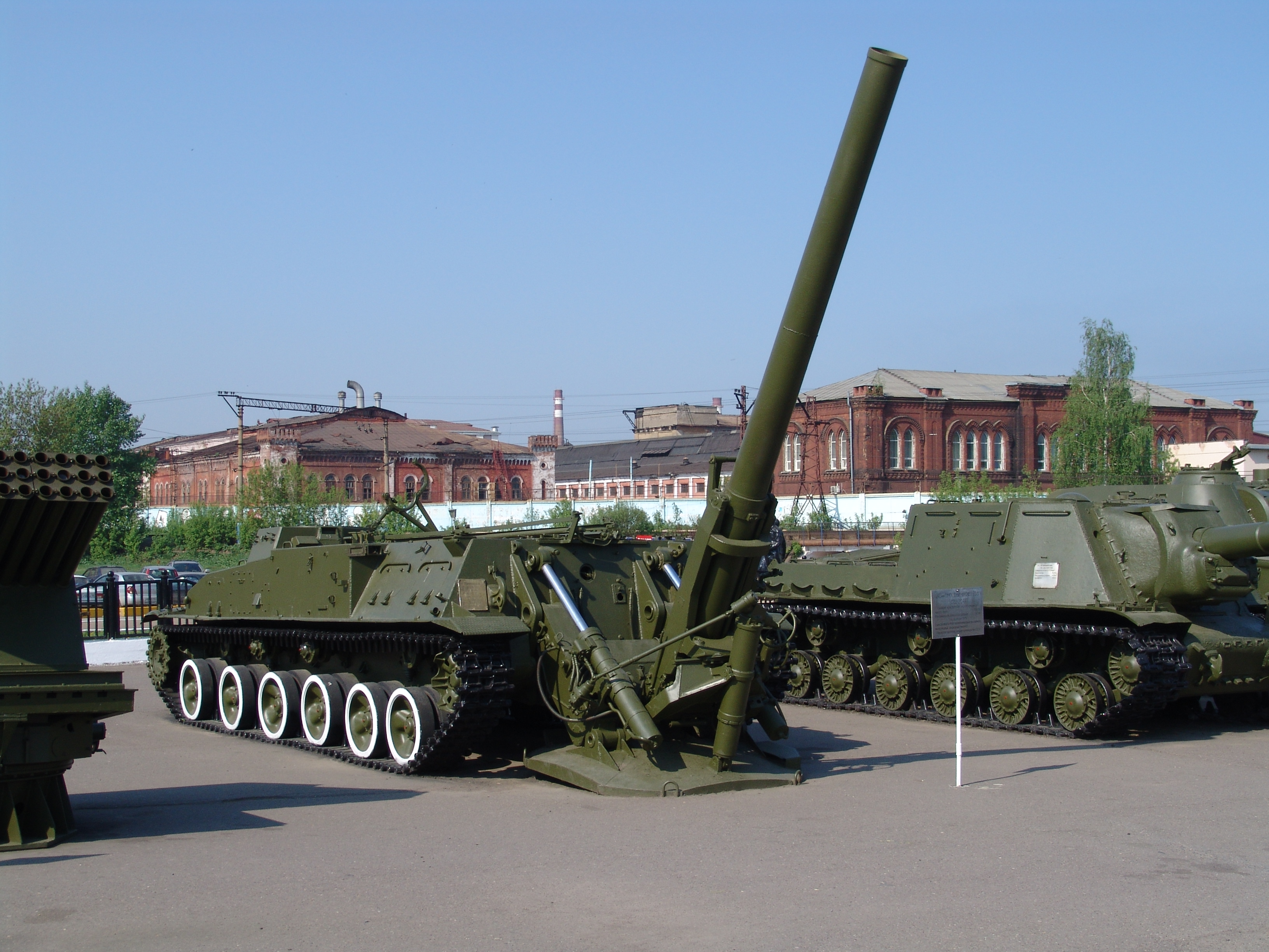 240-mm_self-propelled_mortar_2b8_sac-2s4.JPG