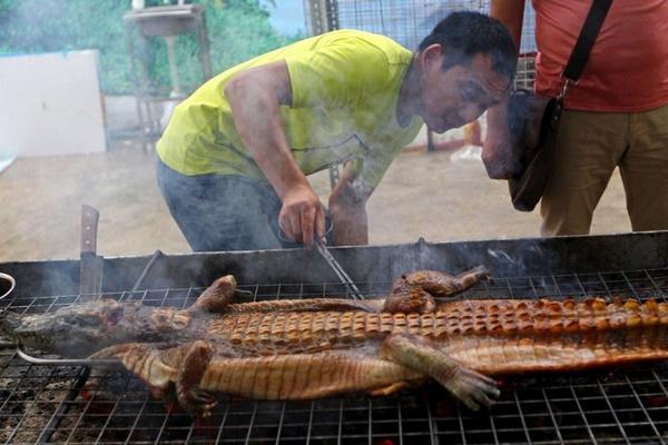 600x400xBarbecue-Raw-Crocodile-Appears-in-China-Nanning-Food-Festival.jpeg.pagespeed.ic.FlxdCKv7k-.jpg
