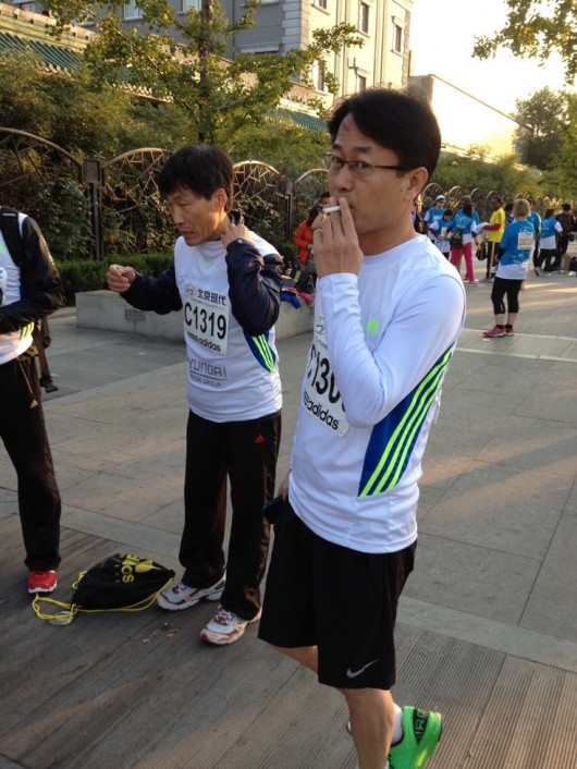 Beijing-Marathon-smoker-2-530x706.jpg