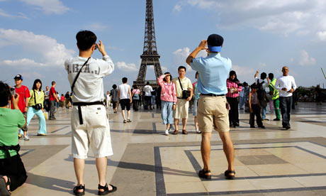 Chinese-tourists-in-Paris-010.jpg