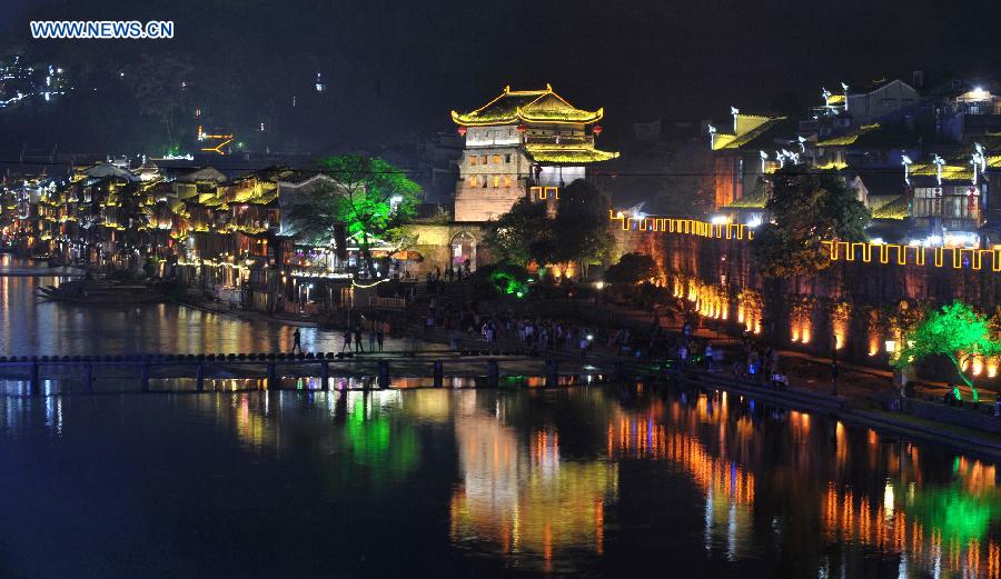 Fenghuang-éjszaka-2.jpg