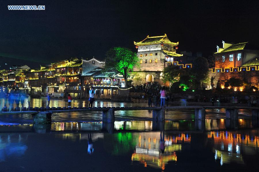 Fenghuang-éjszaka-4.jpg