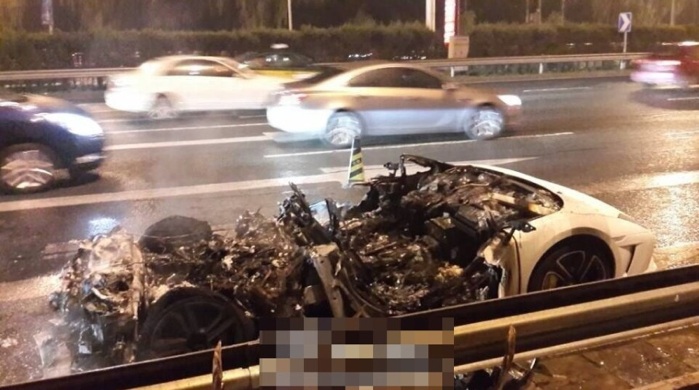 Lamborghini-burns-in-Beijing-51.jpg