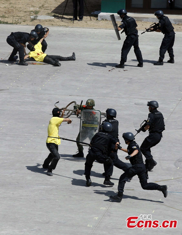 Pekingi-rendőrség-gyakorlatozik-16.jpg