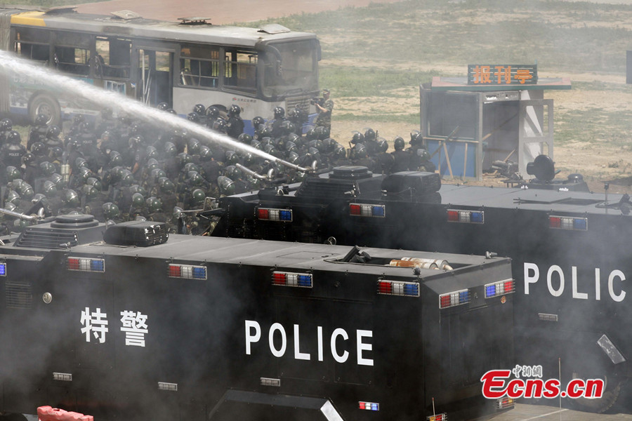 Pekingi-rendőrség-gyakorlatozik-19.jpg