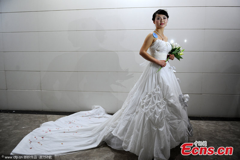 WC-papír-esküvői-ruha-4.jpg