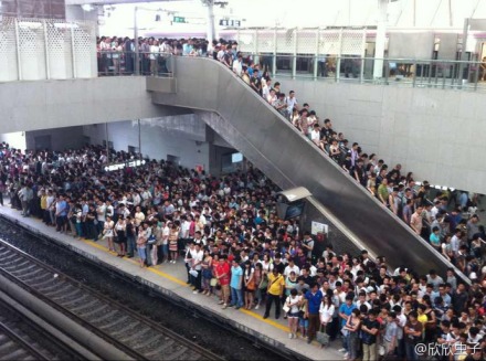 Worth-Experiencing-Imperial-Capital-Beijing-Crowded-Subway.jpg