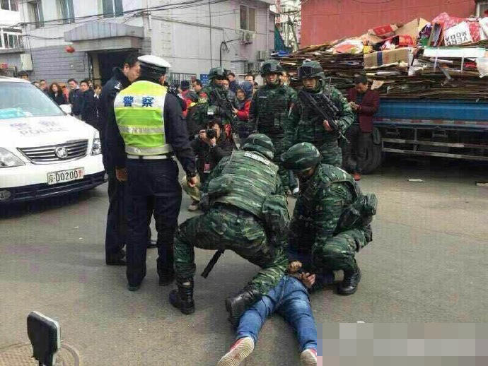 Grand Theft Auto Beijing Kicsi piros kocsi kalandja a Grand Theft Auto Beijing Kicsi piros kocsi kalandja a