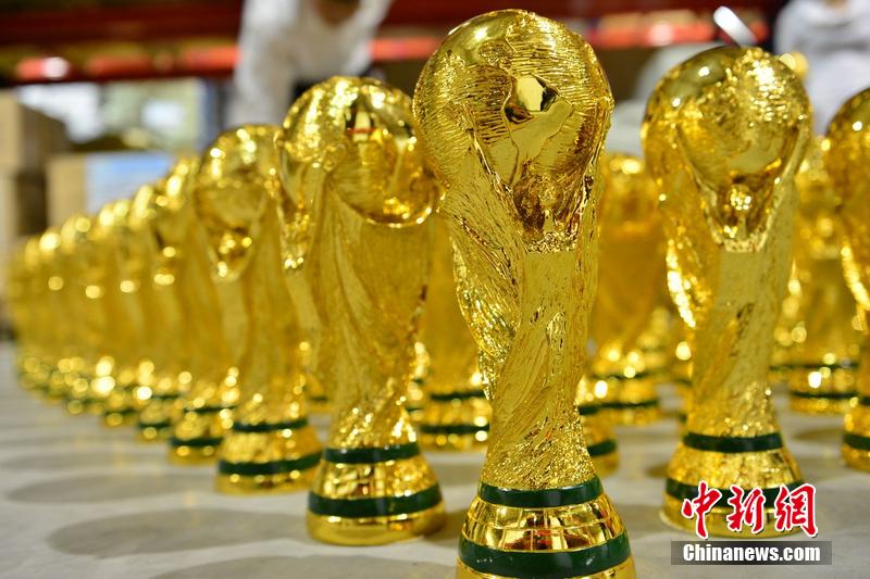 hamis-FIFA-világbajnoki-trófea-6.jpg