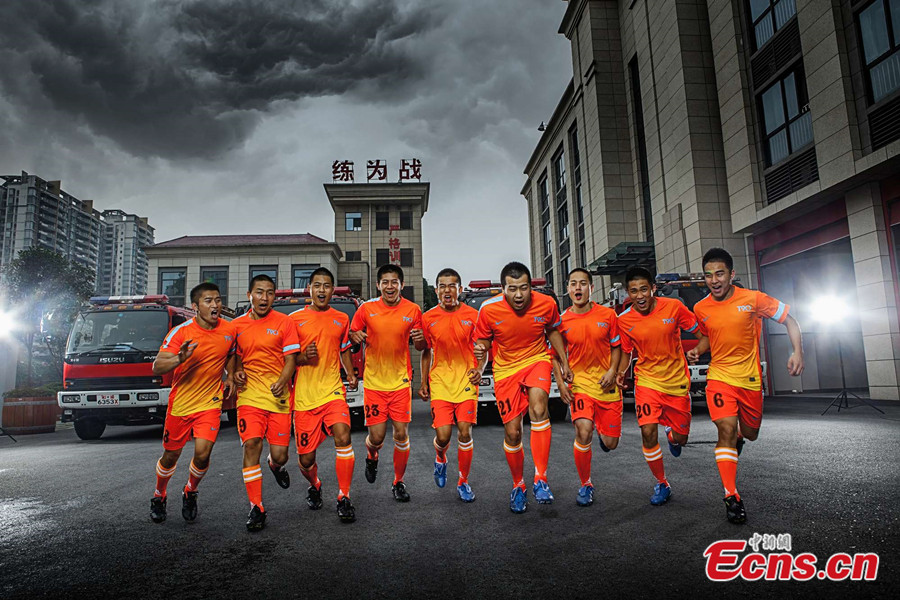 kínai-tűzoltók-focivb-lázban-3.jpg