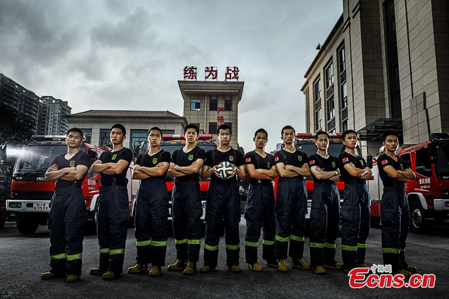 kínai-tűzoltók-focivb-lázban-6.jpg