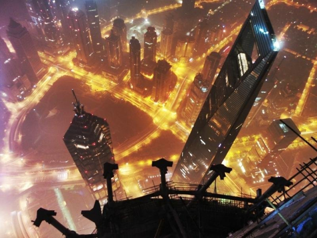 kínaiak-felmásztak-sanghaj-toronyra-11.jpg