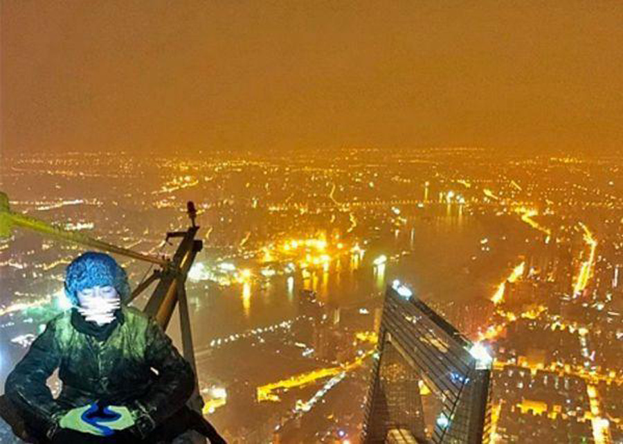 kínaiak-felmásztak-sanghaj-toronyra-5.jpg