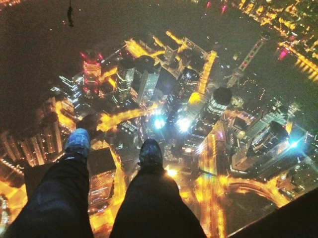 kínaiak-felmásztak-sanghaj-toronyra-9.jpg