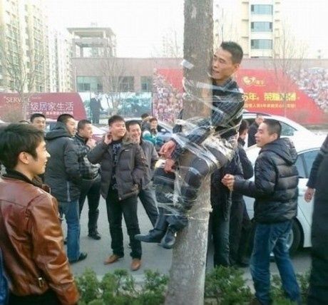 meanwhile-in-china-funny-picture-9529.jpg