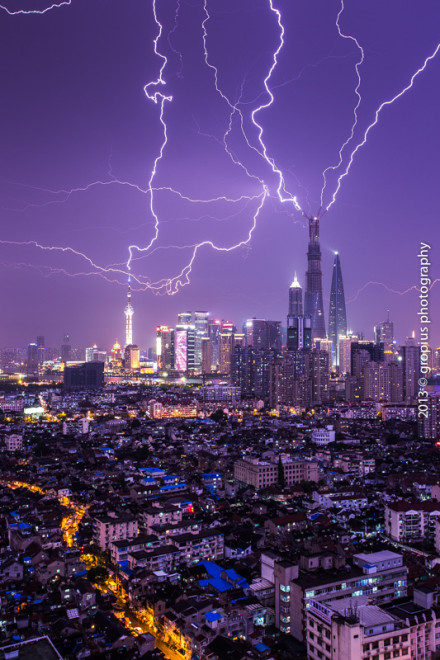 shanghai-tower-lightning.jpg