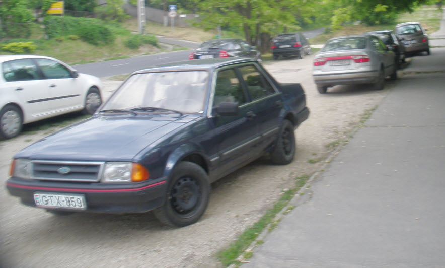 A domb alján lévő parkoló, innen jó kis séta egy betegnek..