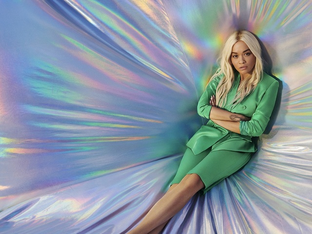 Colour Up: a “Rita Ora for DEICHMANN” kollekció