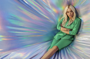 Colour Up: a “Rita Ora for DEICHMANN” kollekció