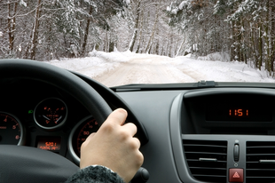 Így lesz biztonságos a téli autózás