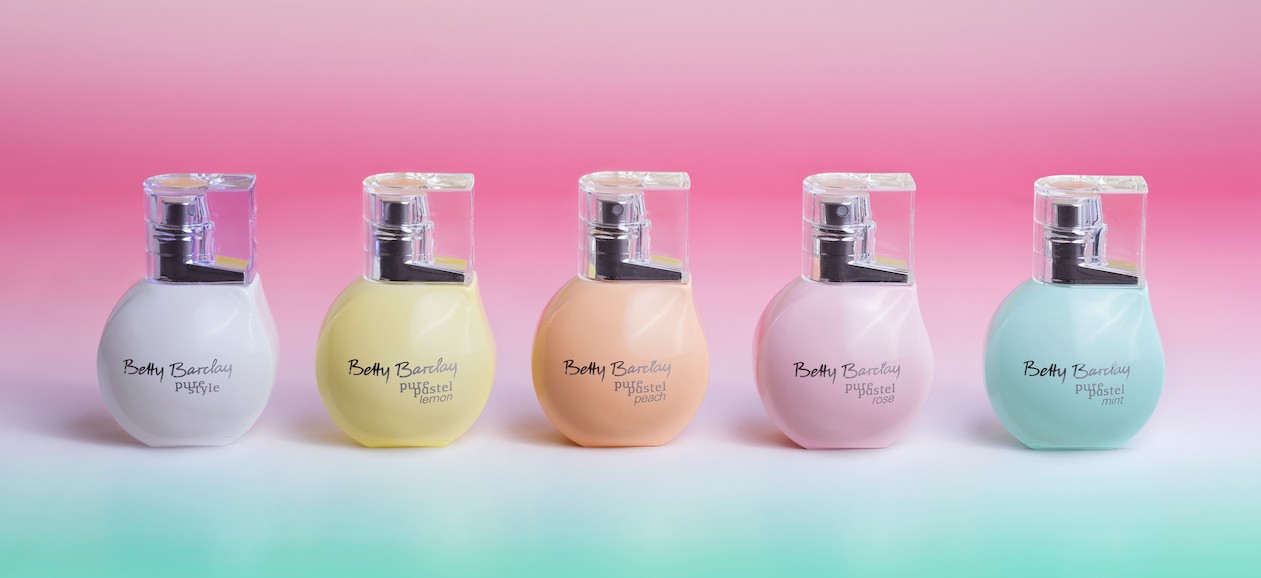 A jó parfüm olyan illatos kiegészítő, amely kihangsúlyozza az egyéni stílust, és ezzel tökéletessé teszi a megjelenést. Reggelenként nem csupán az a kérdés merül fel, hogy „Mit vegyek fel ma?”, hanem az is, hogy „Milyen illatot viseljek?”. Naponta ugyanaz a kedvenc illat, vagy éppen minden hangulathoz más-más illat – a Betty Barclay pure pastel sorozat csinos kis üvegcséi remekül elférnek a női táskákban, és széles választékban kínálják az üde nyári illatokat - minden személyiségnek, minden stílushoz és bármilyen alkalomra