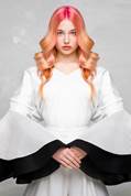 L’Oréal Professionnel Nagykövetek: Hajas László, Zsidró Tamás, Kucsera Zsolt, Dudás Attila és Zsiga Renáta nyári frizura kollekciója gyönyörű színes frizurákat mutatott be.&lt;br /&gt;Idén bátran viseld hajadon (is) a színeket!