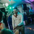 Sanyi épp visszaszerzi nemrég elrabolt menyasszonyát. 