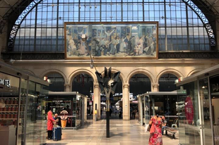 Párizs Gare de l’Est Hall d'Alsace nevű bejárati csarnok - Albert Herter: Gyalogos katona indulása - 1914 augusztus