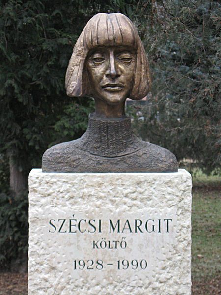 450px-Szecsi_Margit_18_ker_Kossuth_ter_0203_1.JPG