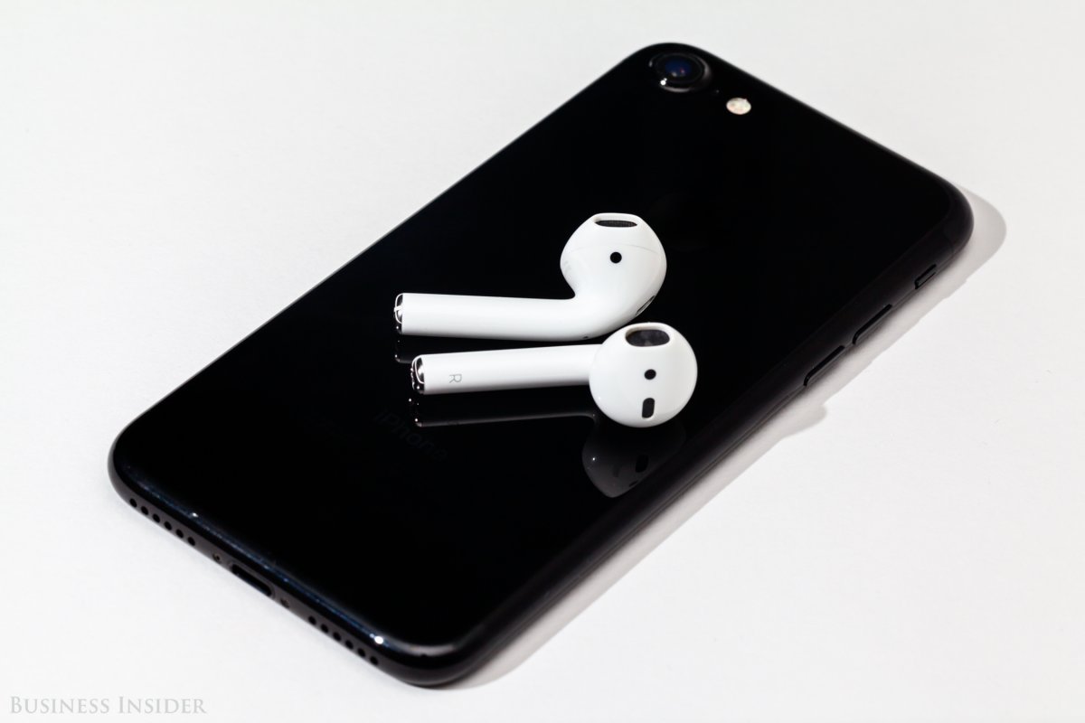 the-iphone-7-lets-you-take-full-advantage-of-apples-new-airpods.jpg