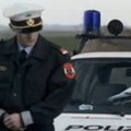 Hogyan kell a rendőrnek köszönni?