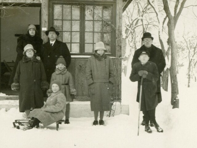 S egy kakaslépéssel megnő a nap – Szilveszteri válogatás az MNMKK PIM gyűjteményéből